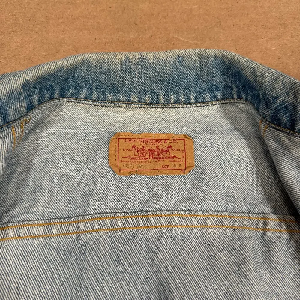Vintage Levi’s 70506-0214 Denim Trucker Jacket 40R Made USA 90s Type III 1997